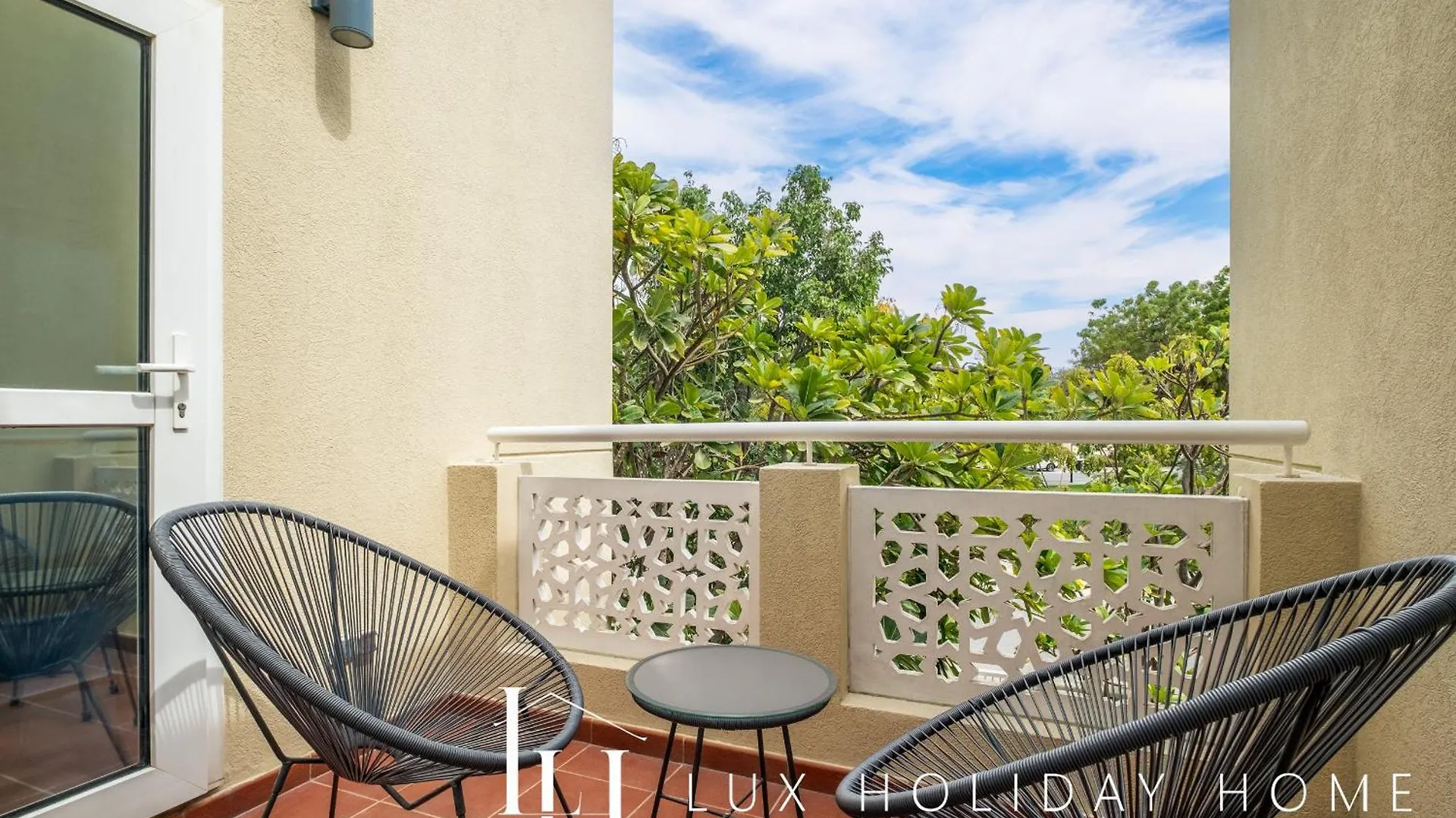 Lux The Meadows 5 Bed Villa Dubai
