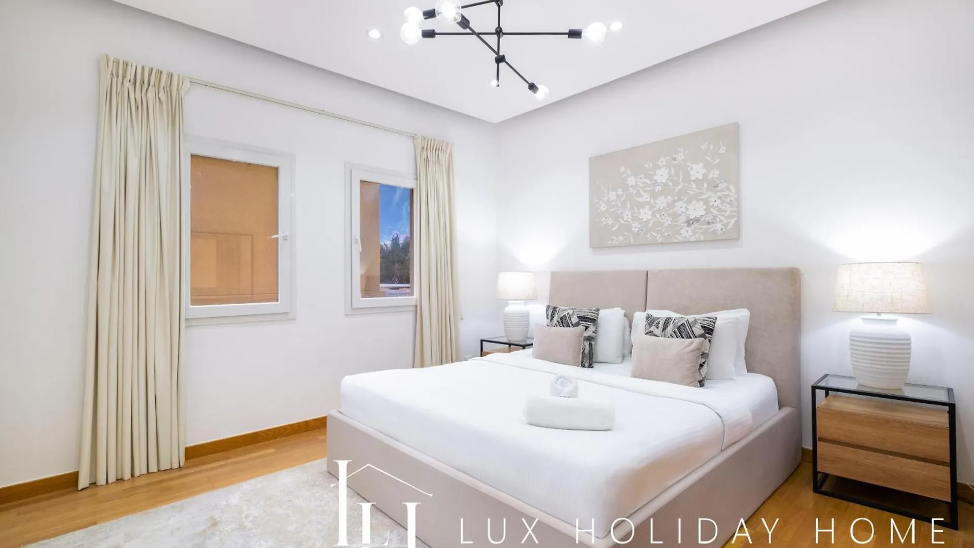 Lux The Meadows 5 Bed Villa Dubai
