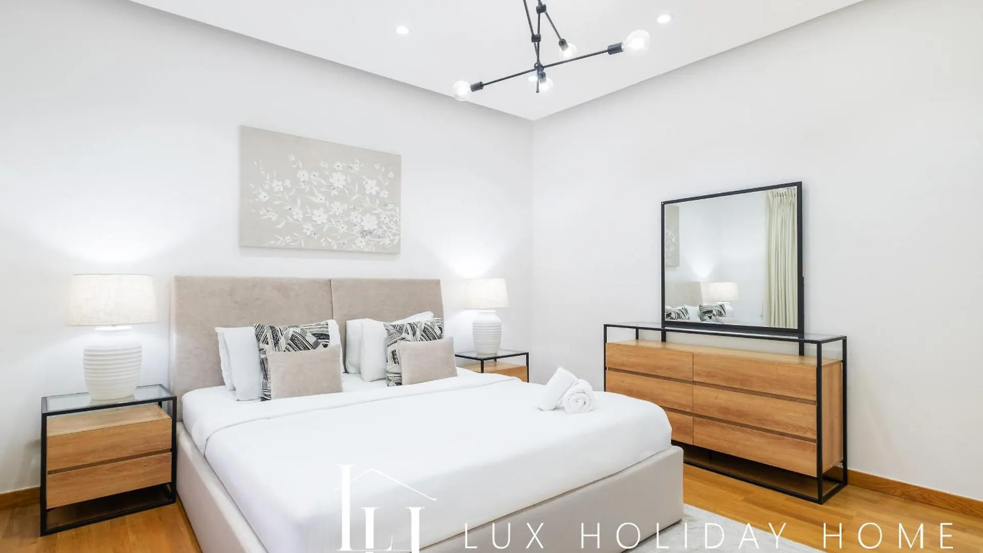 Lux The Meadows 5 Bed Villa Dubai
