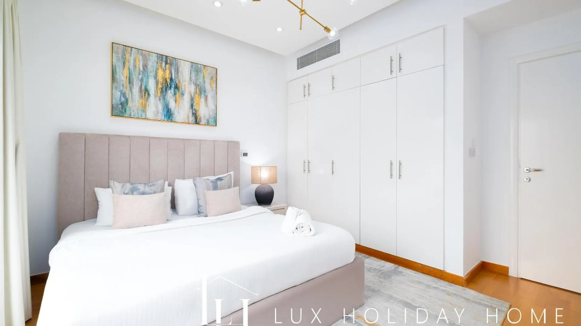 Lux The Meadows 5 Bed Villa Dubai