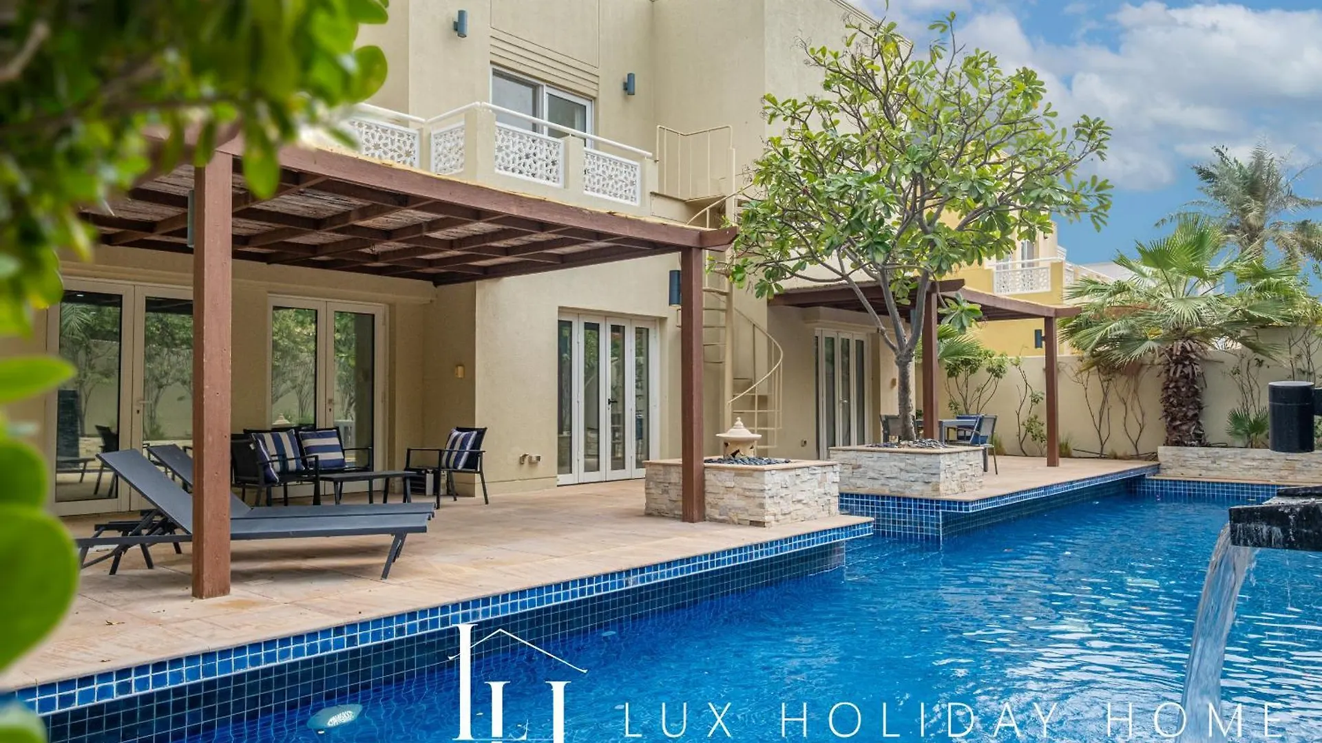 Lux The Meadows 5 Bed Villa Dubai