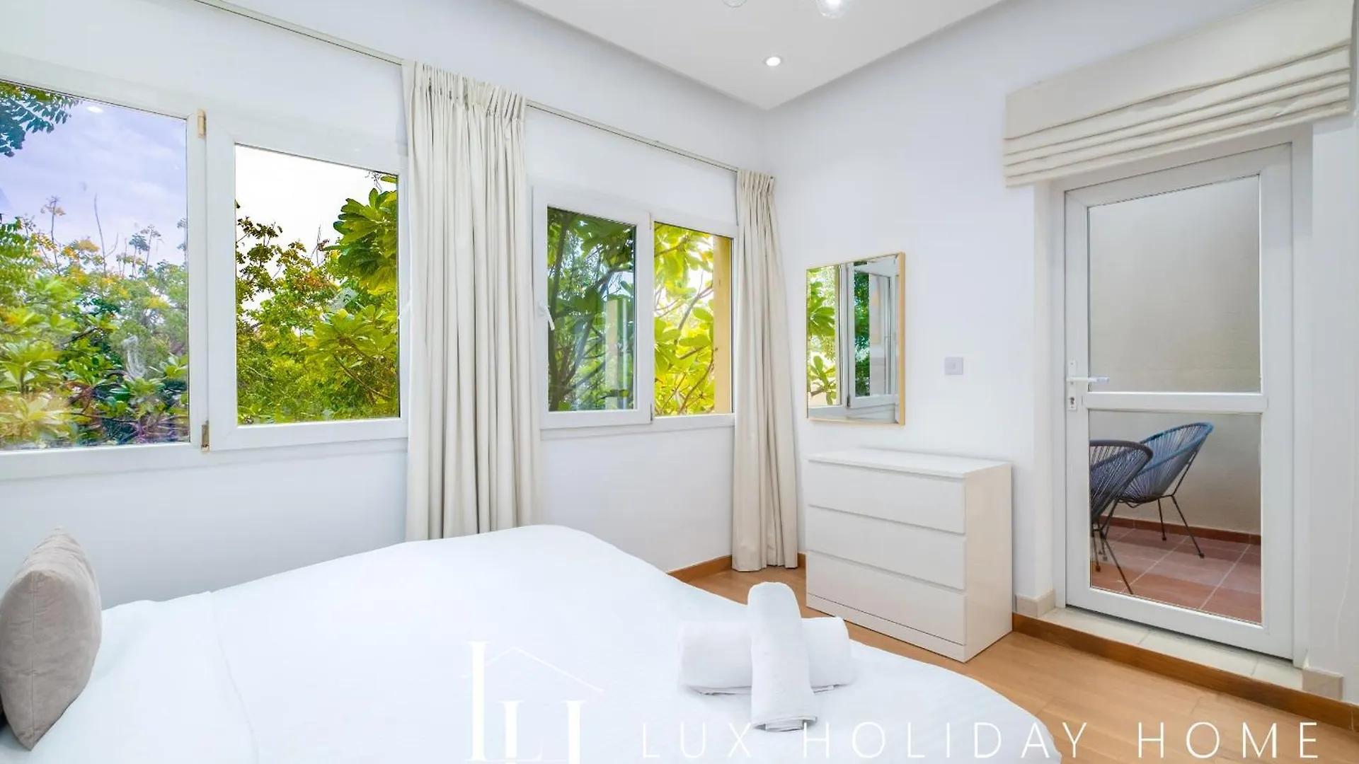 Lux The Meadows 5 Bed Villa Dubai