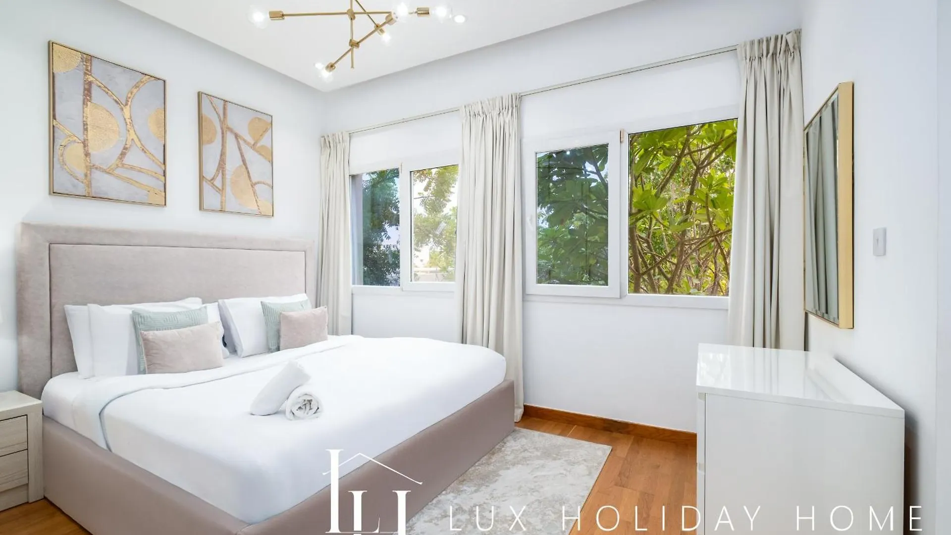 Lux The Meadows 5 Bed Villa Dubai